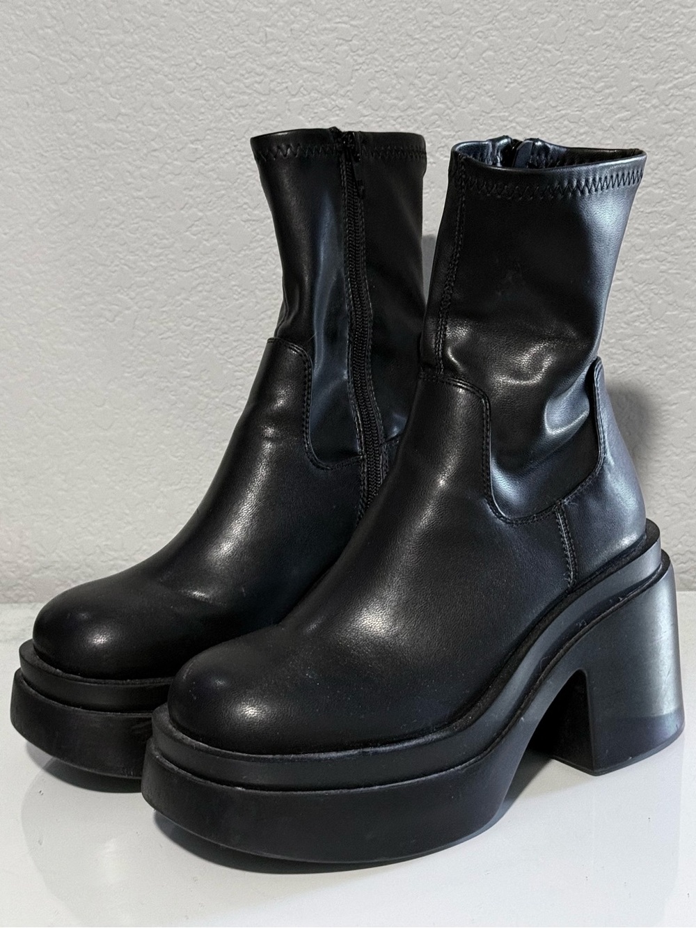 ASOS DESIGN Raven Chunky Mid-Heeled Sock Boots in Black Size 7